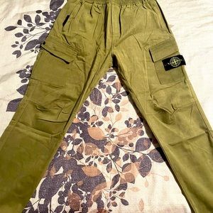 Stone island khaki green cargo pants.